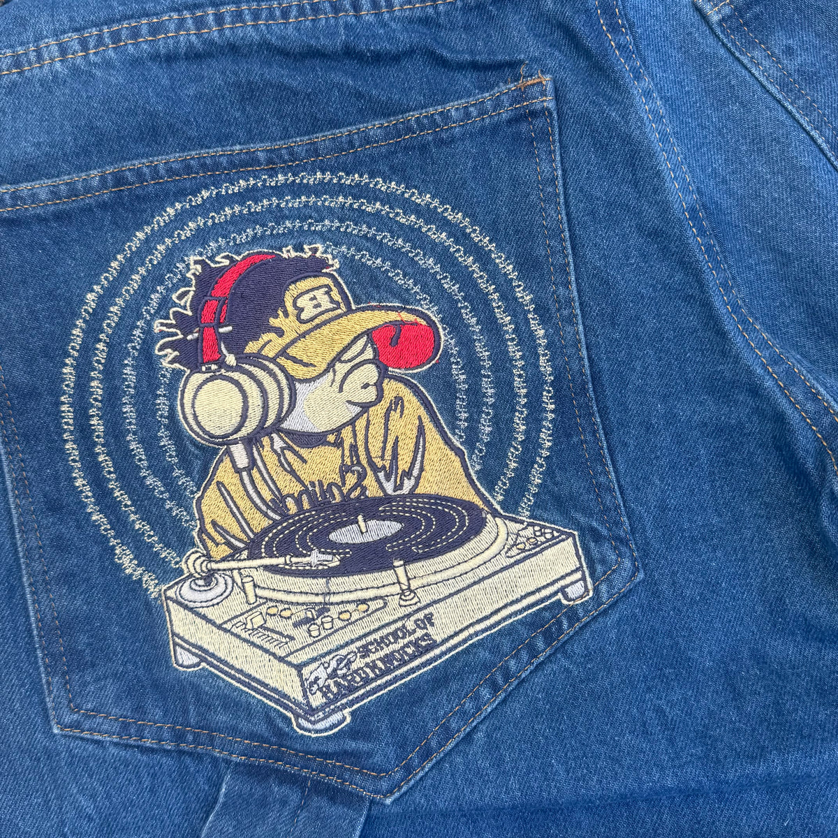Japanese vintage baggy embroidered denim jeans – Close-up 2