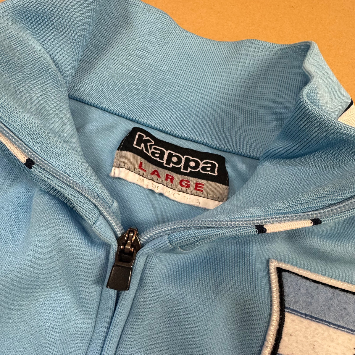 Kappa Argentina streetwear skyblue track jacket – Close-up 1