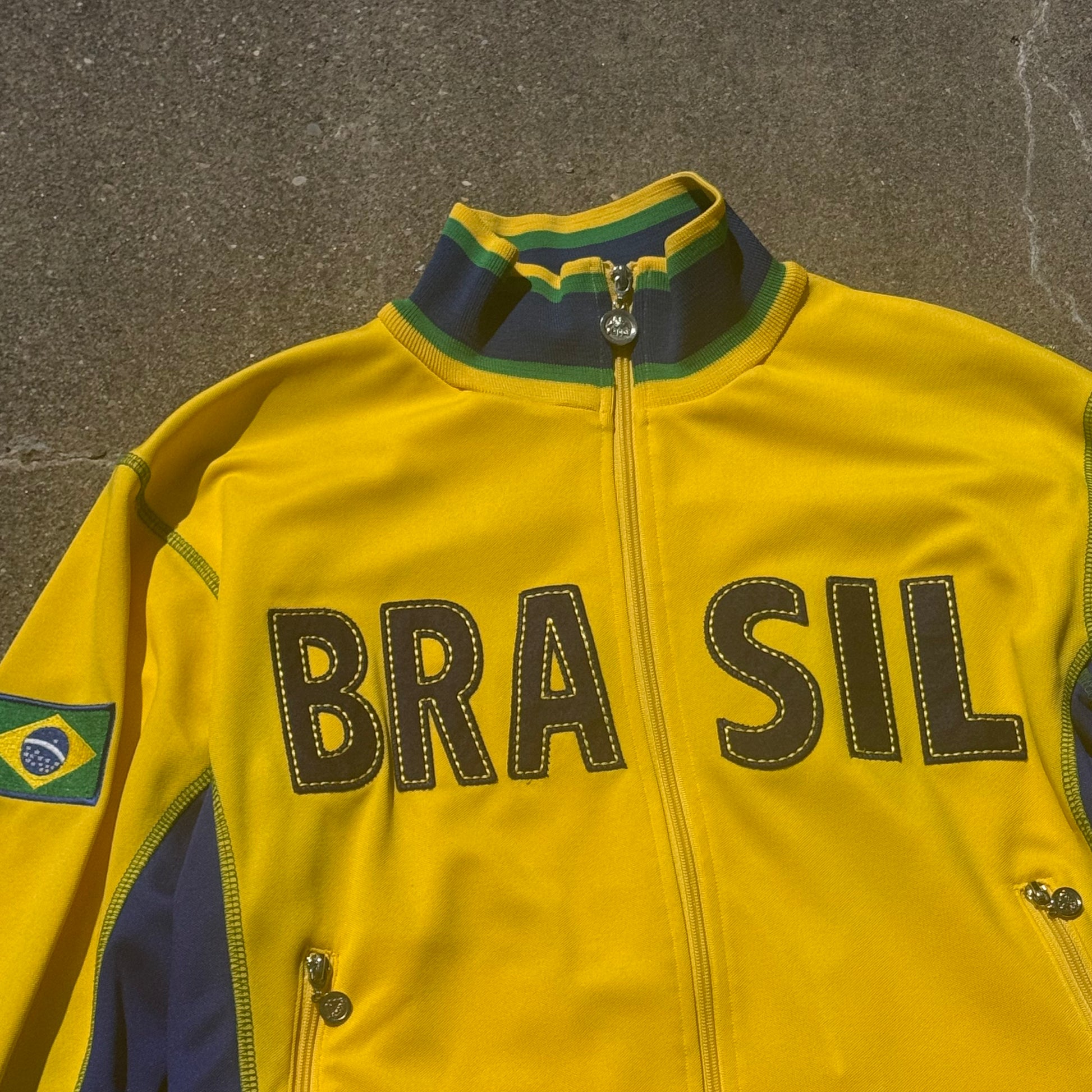 Kappa Brasil yellow streetwear track jacket – Close-up 1