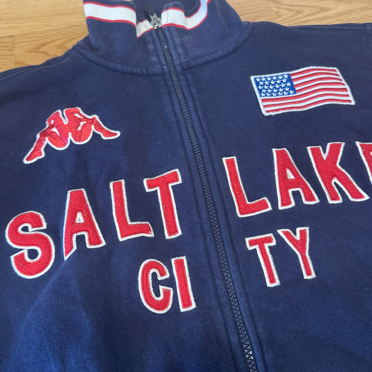 Kappa Salt Lake City USA zip-up – Close-up 1