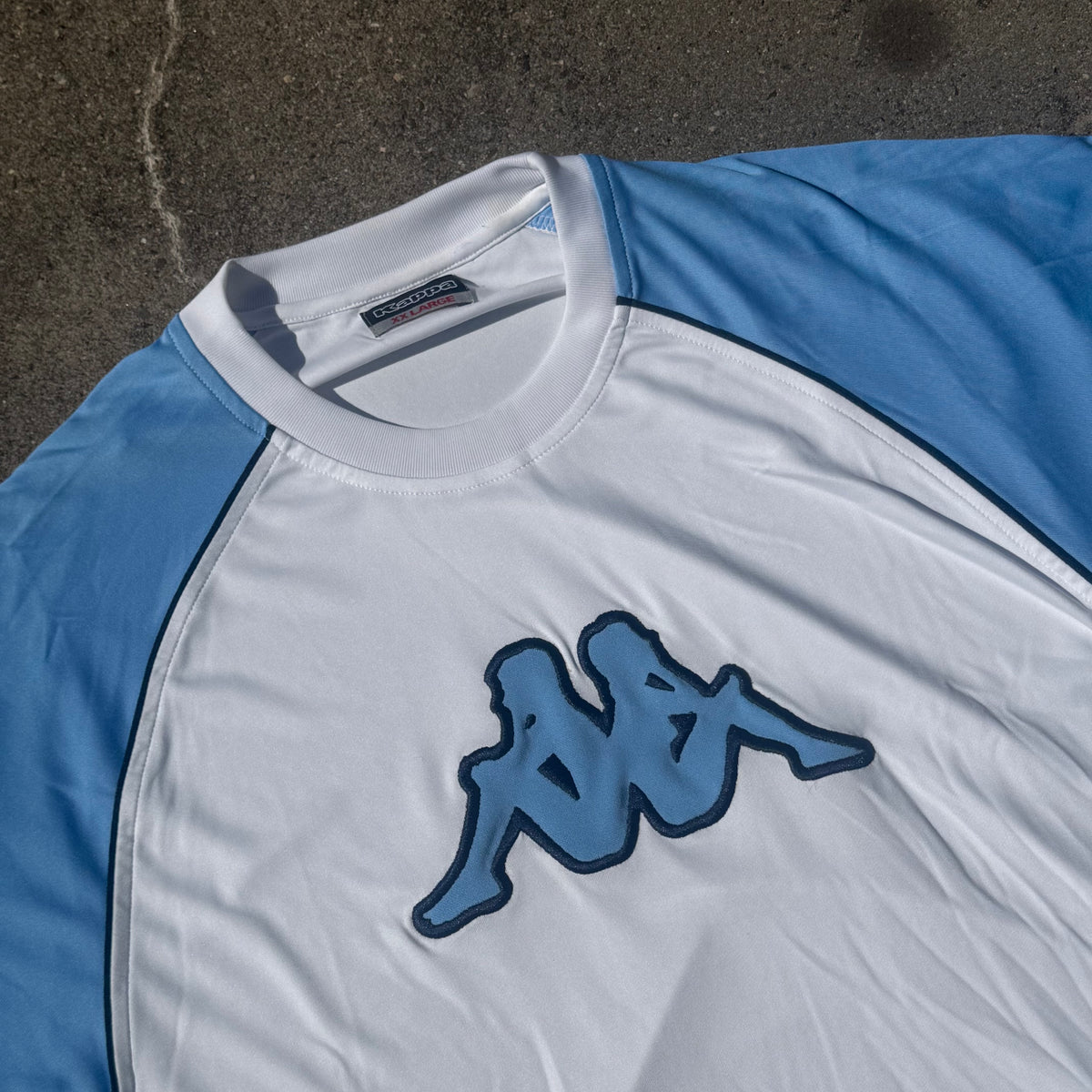 Kappa streetwear white sports T-shirt – Close-up 1