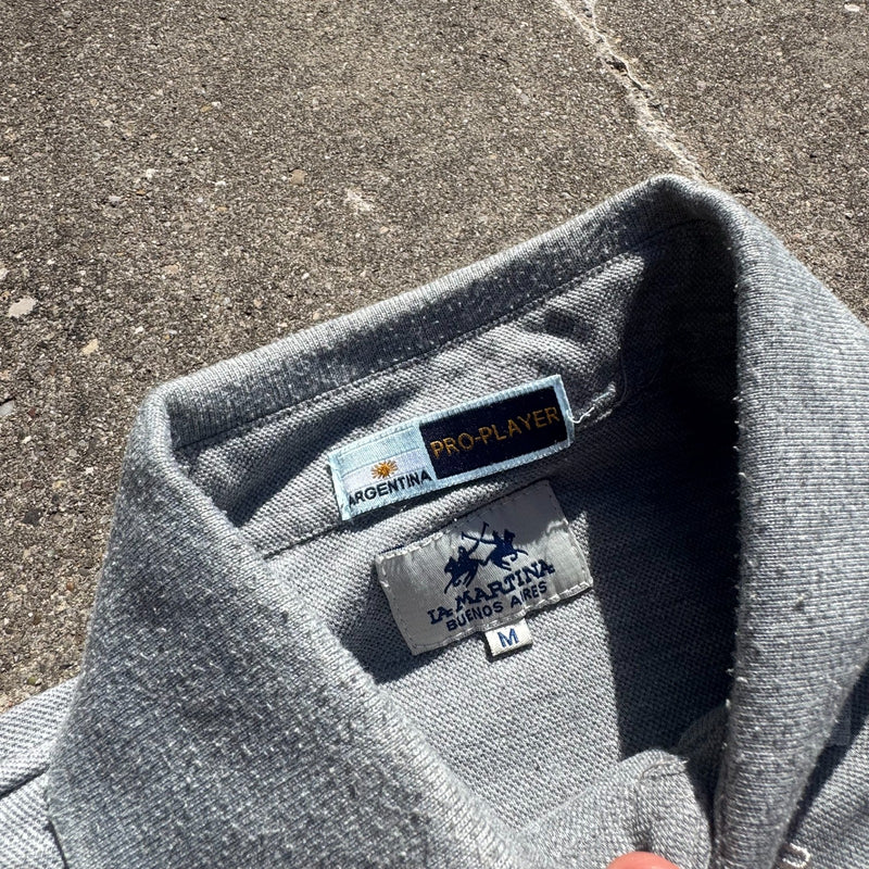 Detailansicht: Sourced limited accessories and clothes La Martina Buenos Aires grey longsleeve polo – Logo, Nähte oder Material