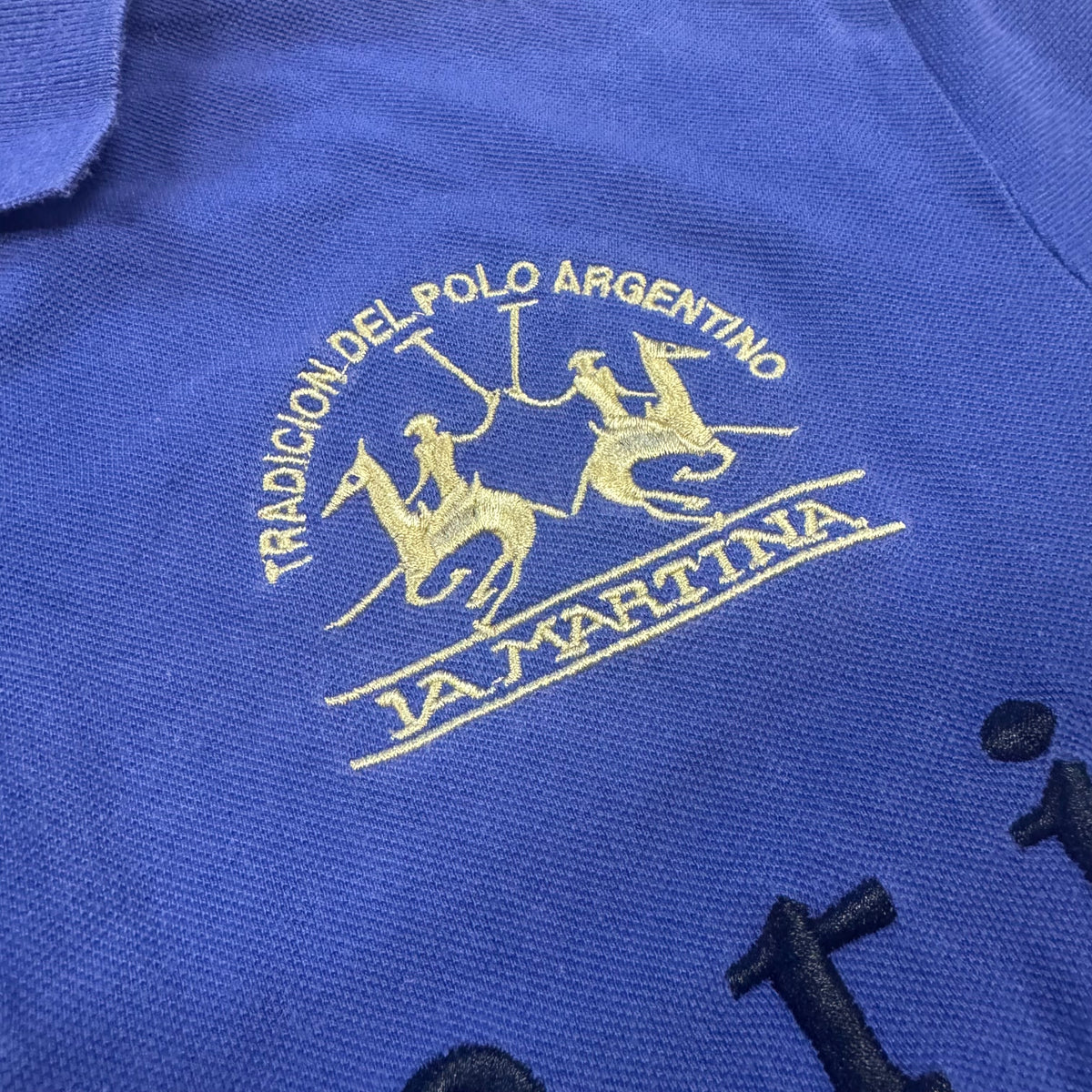 La Martina Ferrari 2011 purple polo shirt – Close-up 2