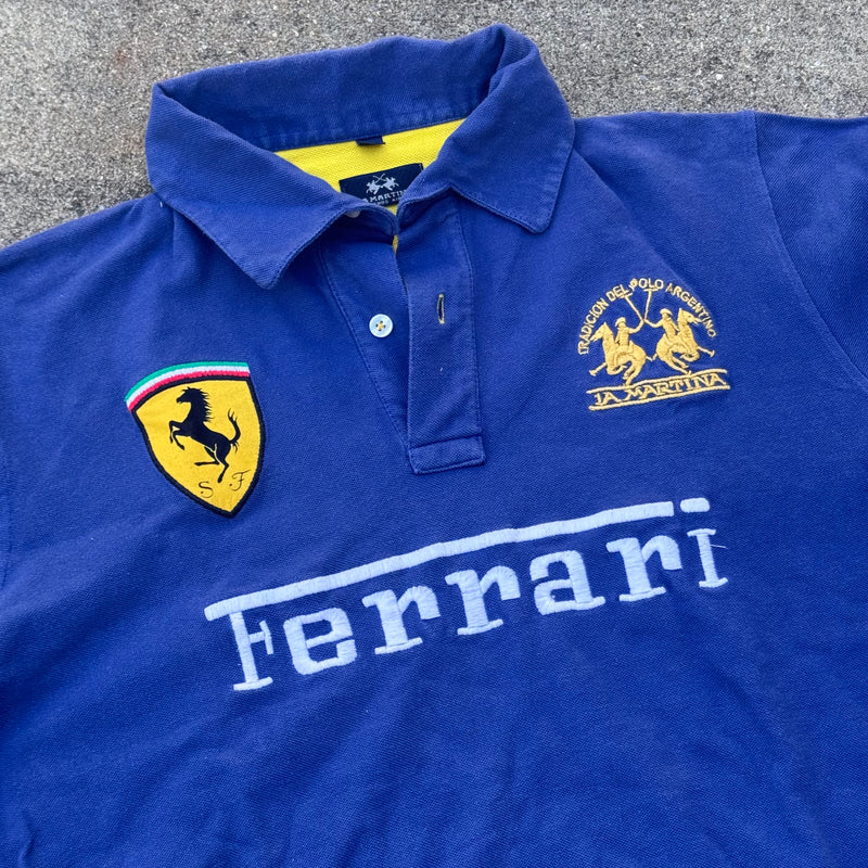 Detailansicht: Sourced limited accessories and clothes La Martina Ferrari blue streetwear polo shirt – Logo, Nähte oder Material