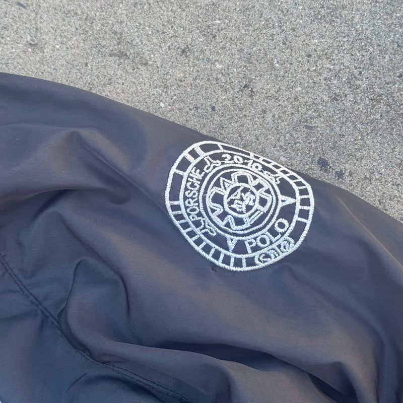 Detailansicht: Sourced limited accessories and clothes La Martina Porsche 2010 black track jacket – Logo, Nähte oder Material