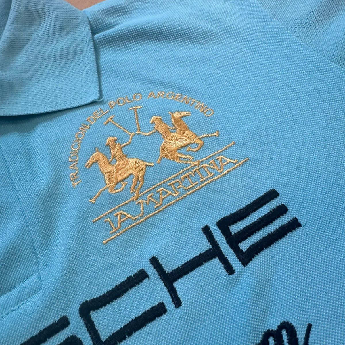 La Martina Porsche 2013 baby blue poloshirt – Close-up 2