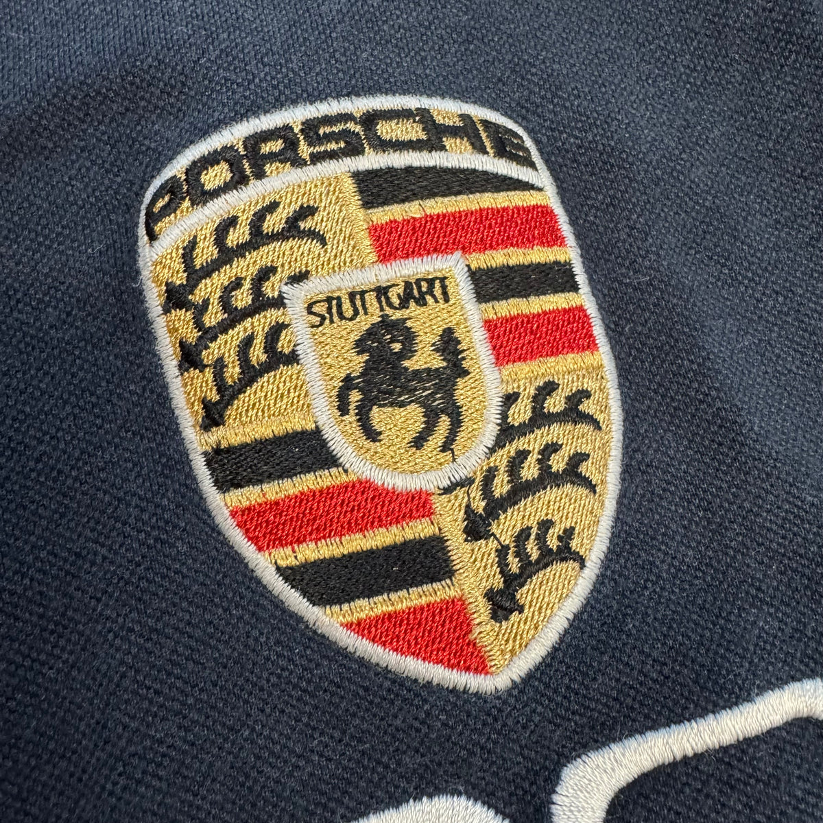 La Martina Porsche polo streetwear classic – Close-up 2