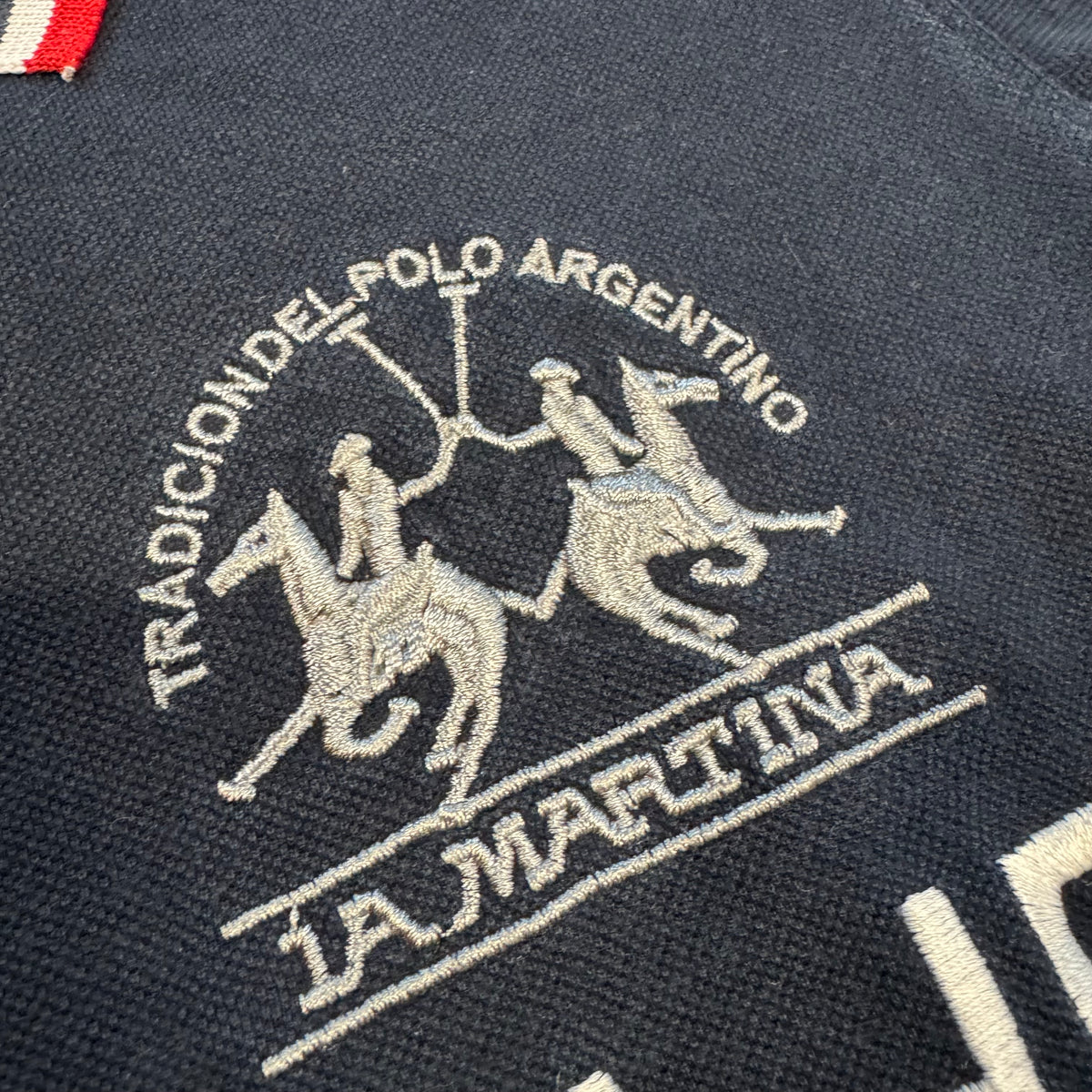 La Martina Porsche polo streetwear classic – Close-up 3
