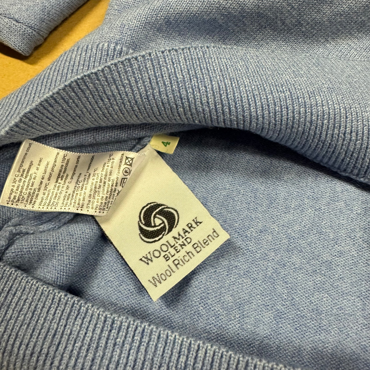 Lacoste baby blue v-neck wool-trademark sweatshirt – Close-up 5