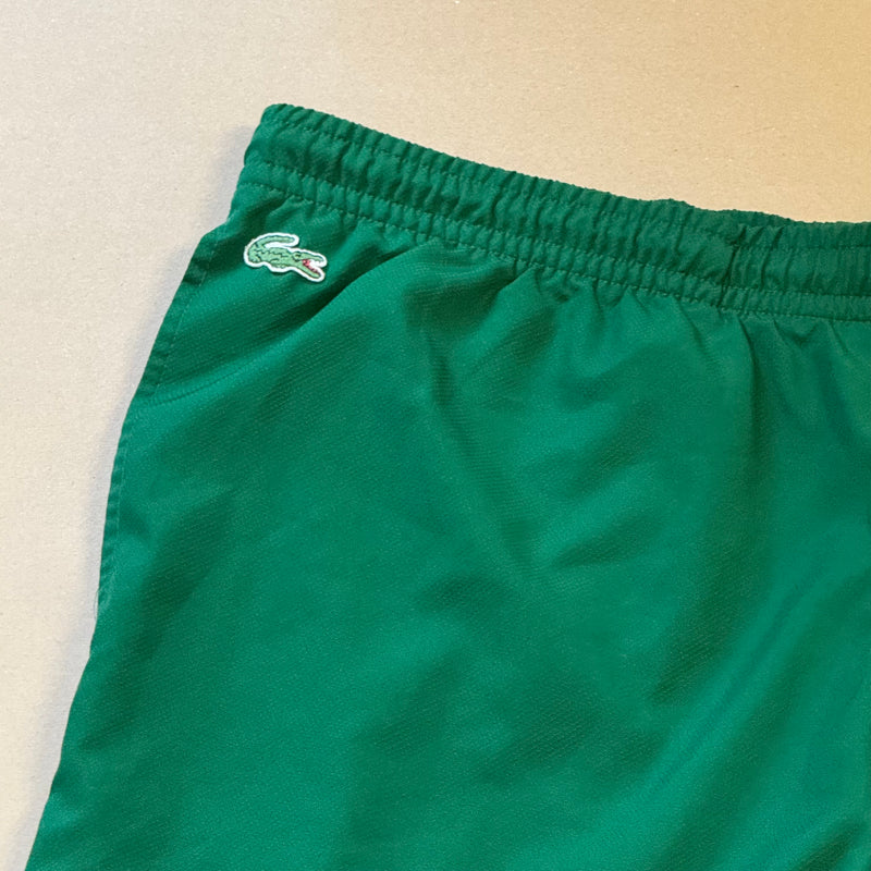 Detailansicht: Sourced limited accessories and clothes Lacoste baggy trackpants – Logo, Nähte oder Material