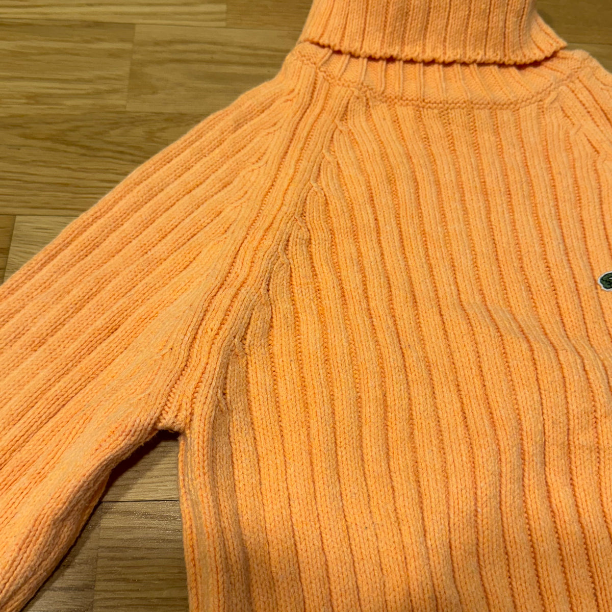 Lacoste knitted orange turtleneck sweatshirt – Close-up 3
