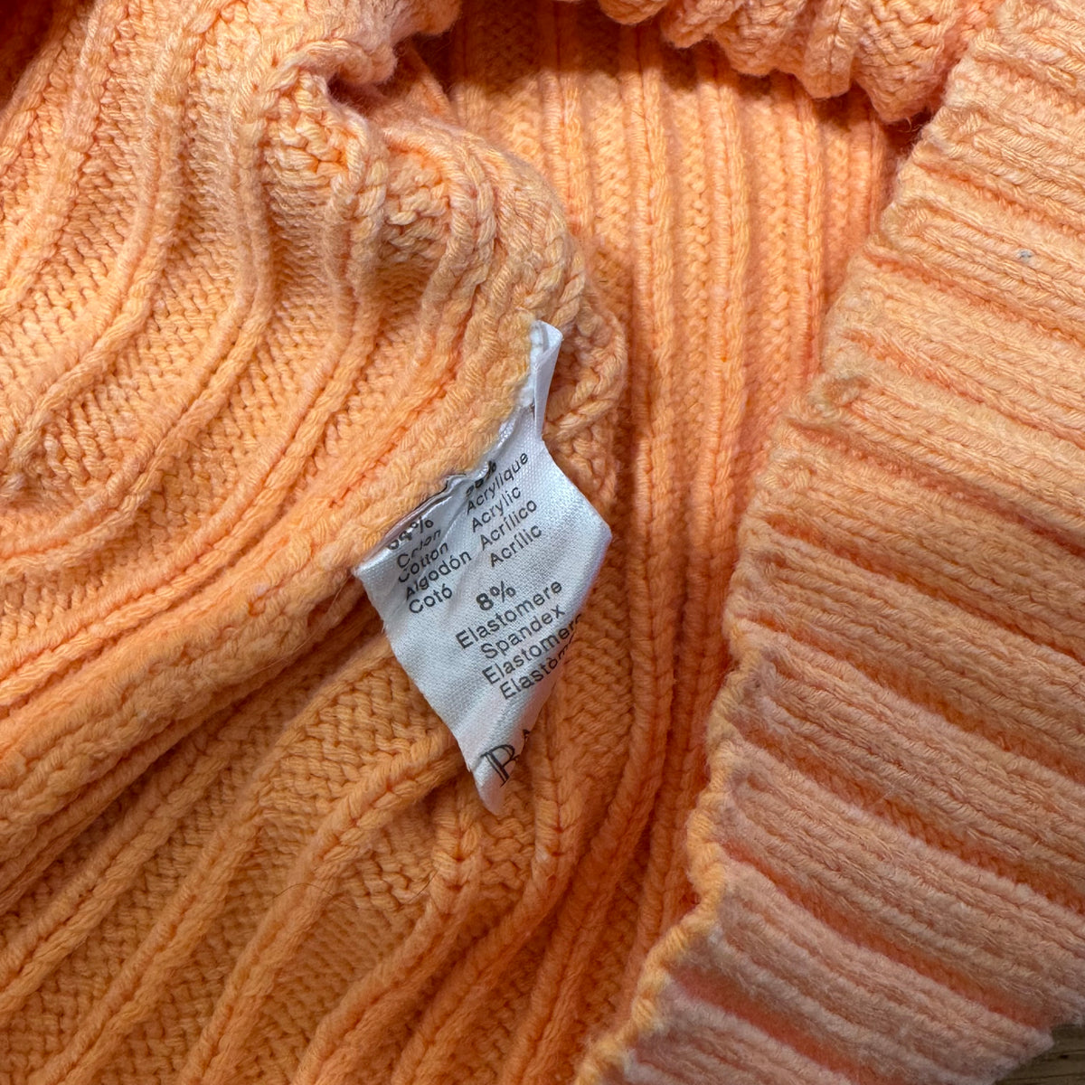 Lacoste knitted orange turtleneck sweatshirt – Close-up 4