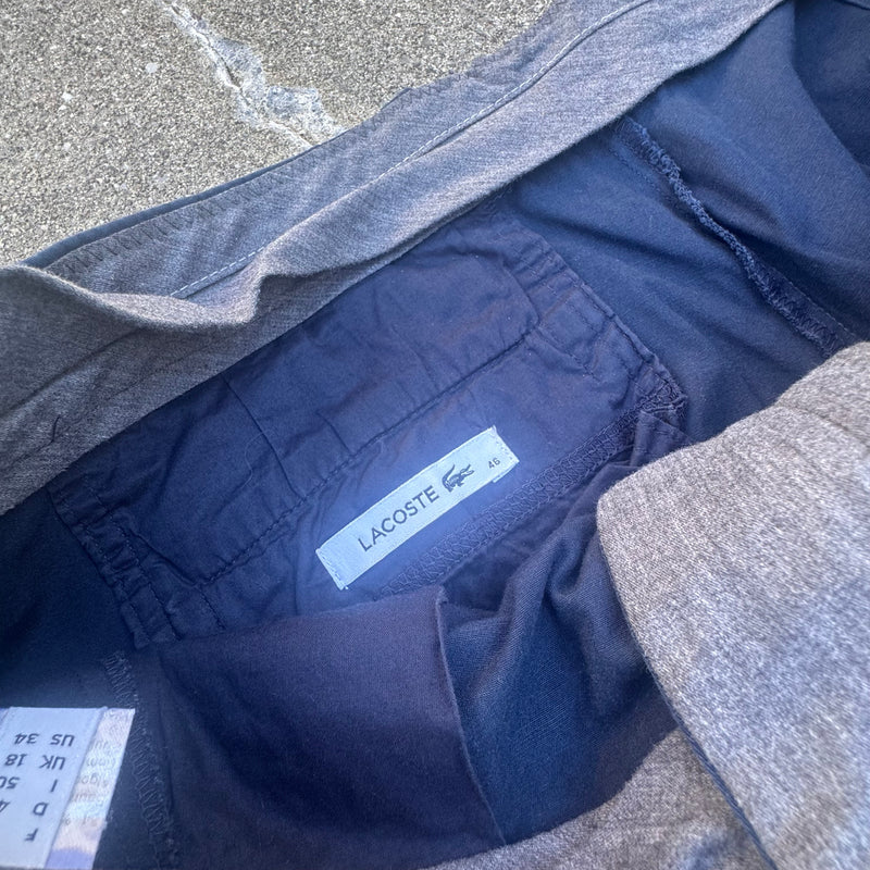 Detailansicht: Sourced limited accessories and clothes Lacoste retro casual blue chinos – Logo, Nähte oder Material