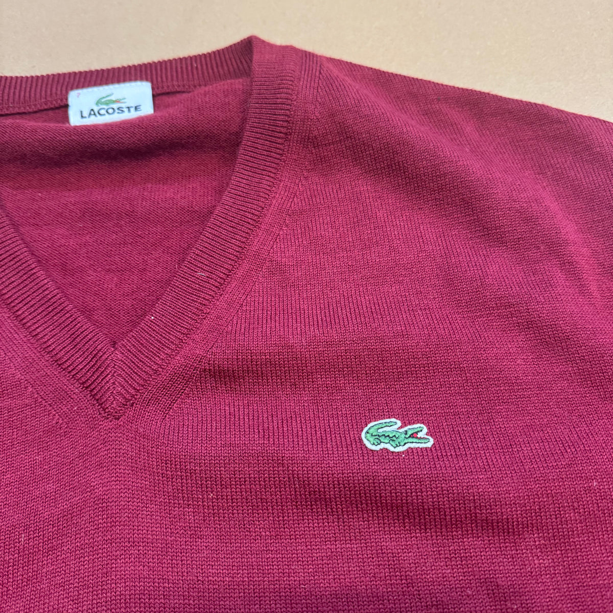 Lacoste vintage burgundy v-neck sweater – Close-up 1