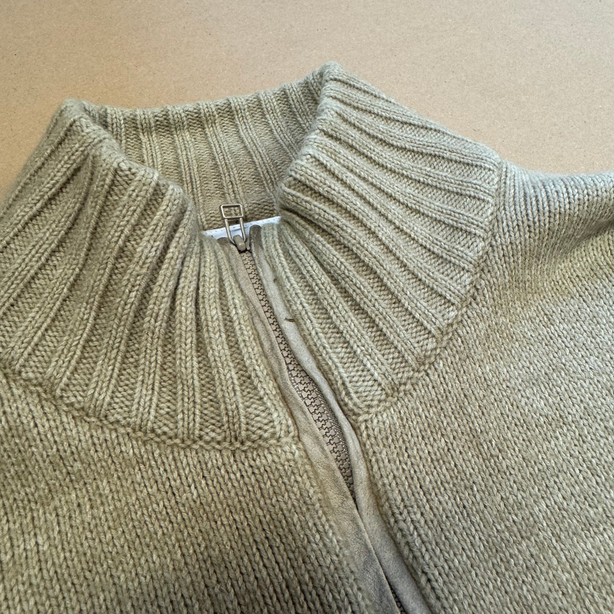 Lacoste vintage knitted beige jacket – Close-up 2