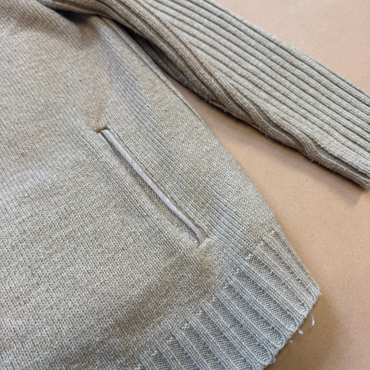 Lacoste vintage knitted beige jacket – Close-up 3