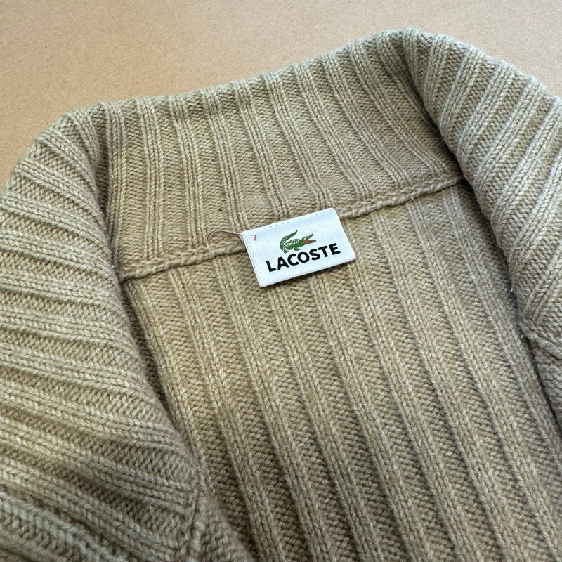 Detailansicht: Sourced limited accessories and clothes Lacoste vintage knitted beige jacket – Logo, Nähte oder Material