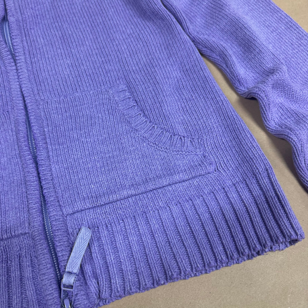 Lacoste vintage purple knitted jacket – Close-up 2