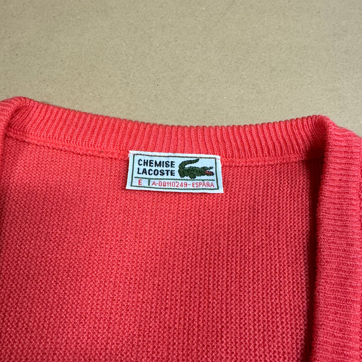 Lacoste vintage v-neck knitted sweatshirt – Close-up 2