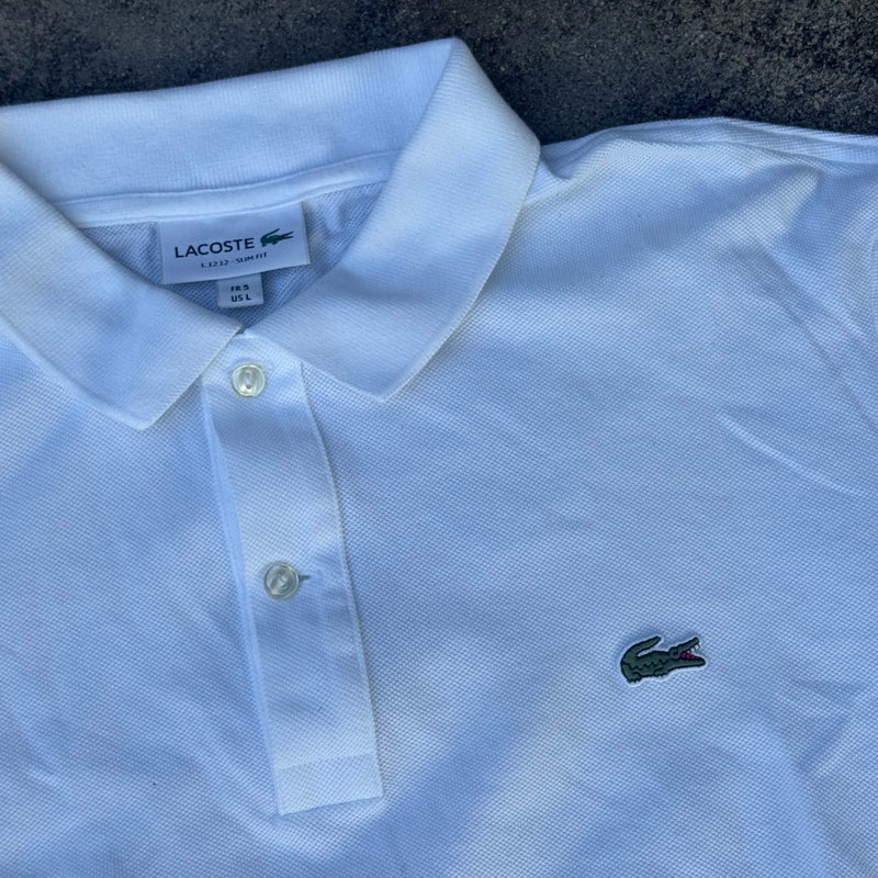 Detailansicht: Sourced limited accessories and clothes Lacoste vintage white poloshirt – Logo, Nähte oder Material