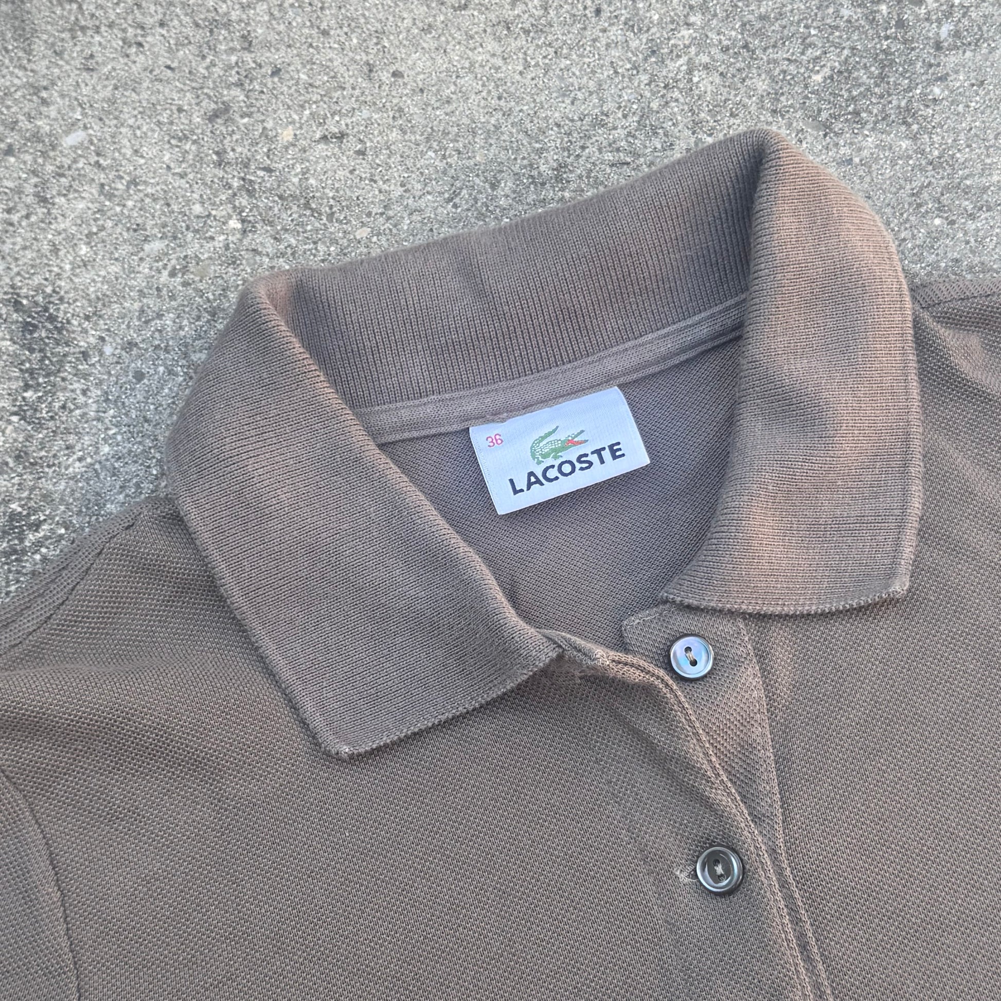 Lacoste vintage women's brown polo shirt – Close-up 1