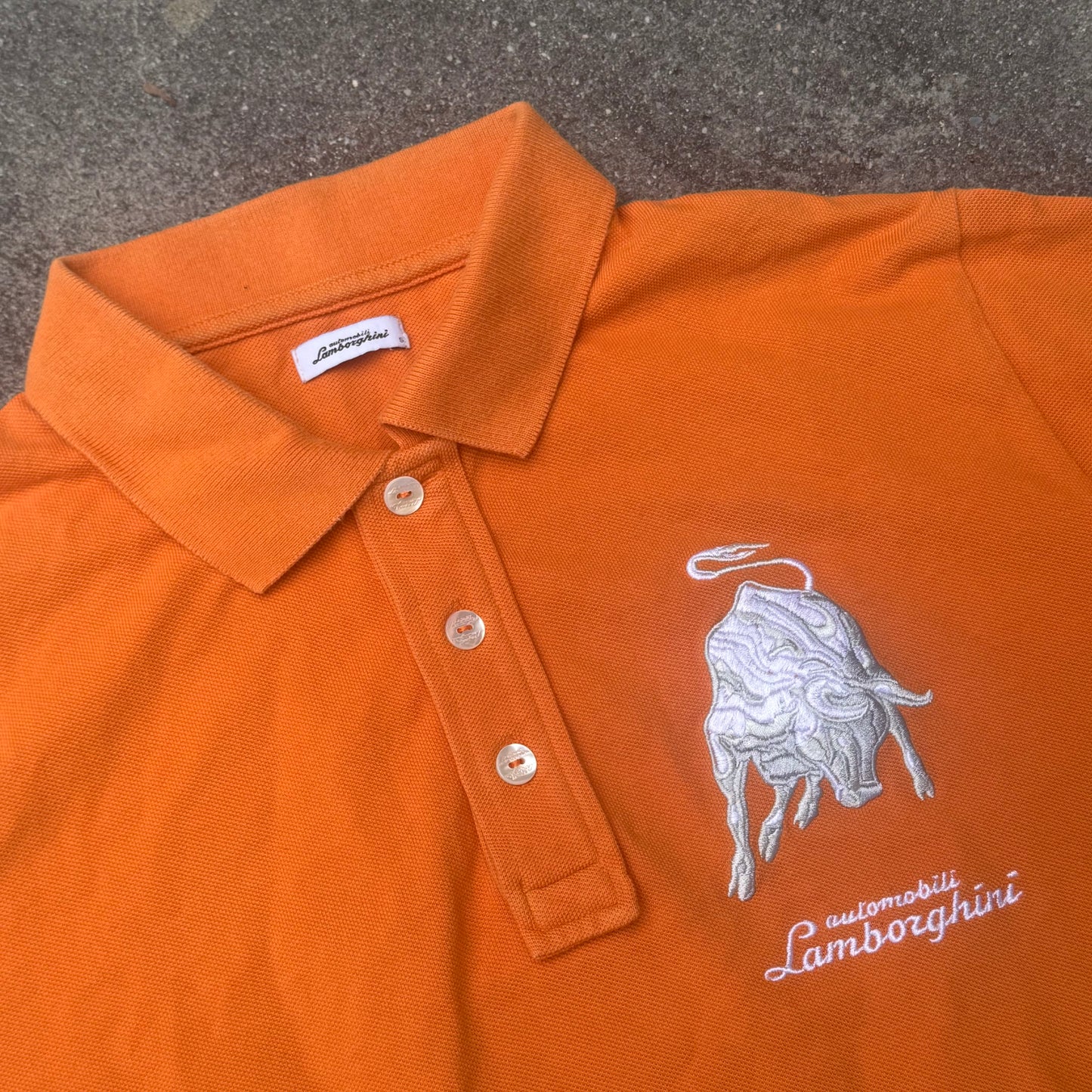 Lamborghini orange streetwear poloshirt – Close-up 1