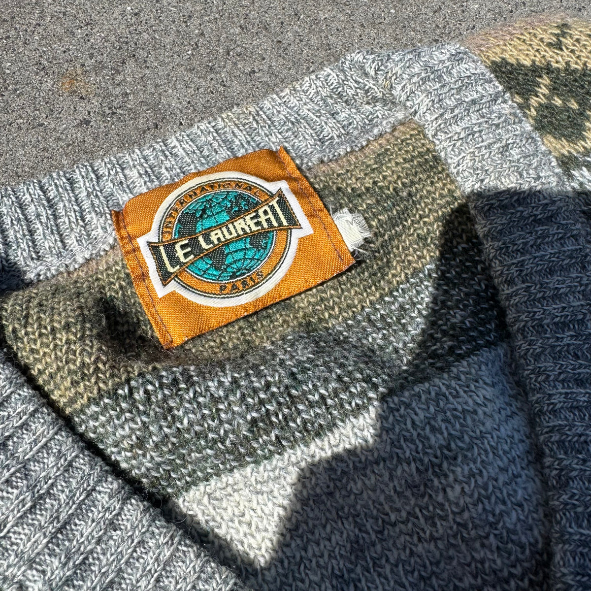 Le Laureat beautiful vintage knit sweater – Close-up 1