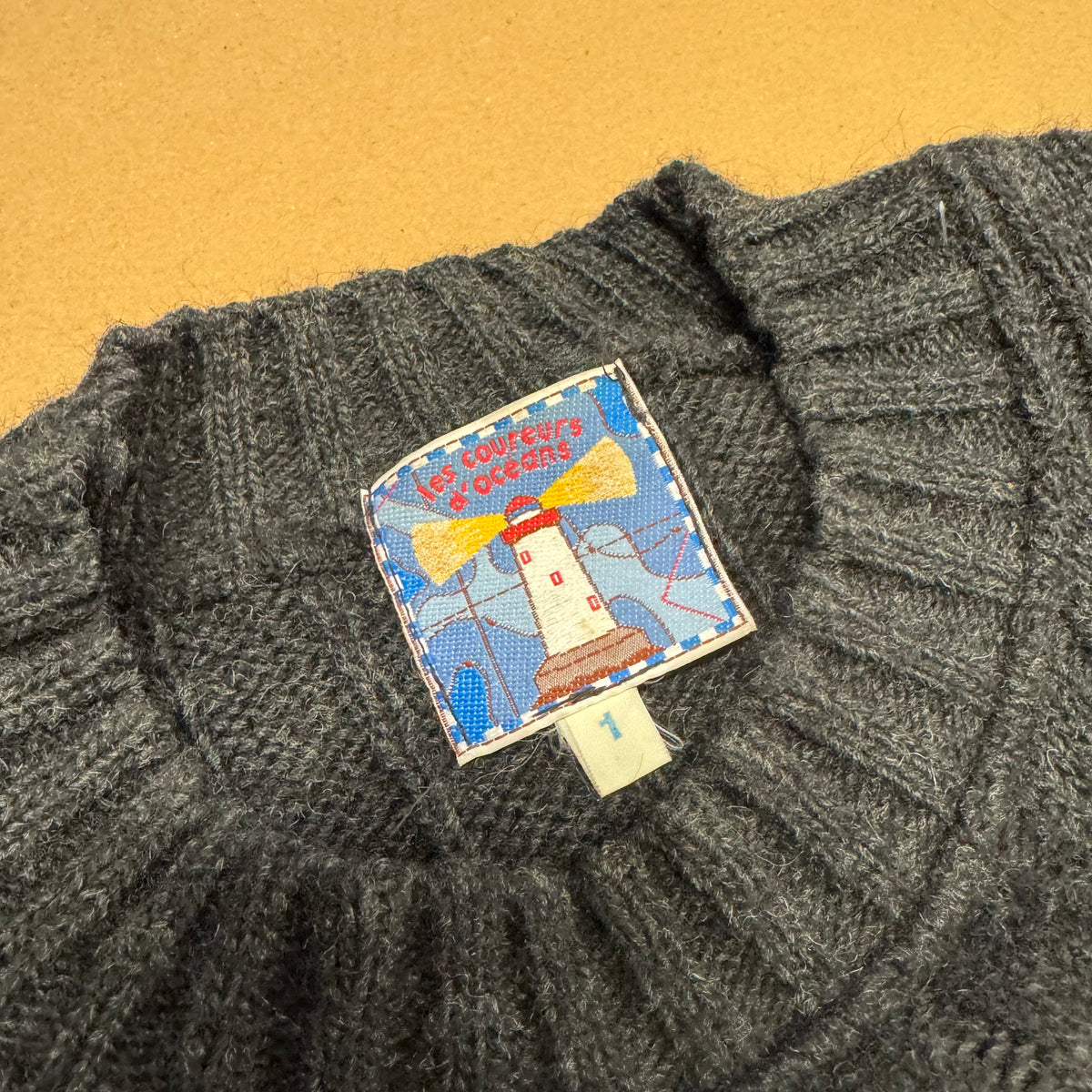 Les Coureurs d’Océans vintage knit sweater – Close-up 1