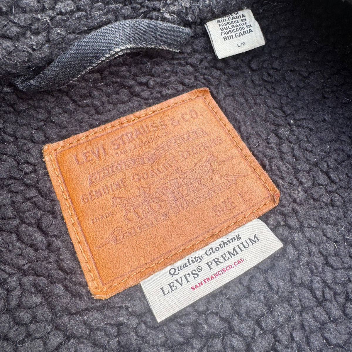Levi Strauss black fluffy denim jacket – Close-up 2