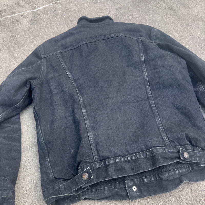 Detailansicht: Sourced limited accessories and clothes Levi Strauss black fluffy denim jacket – Logo, Nähte oder Material