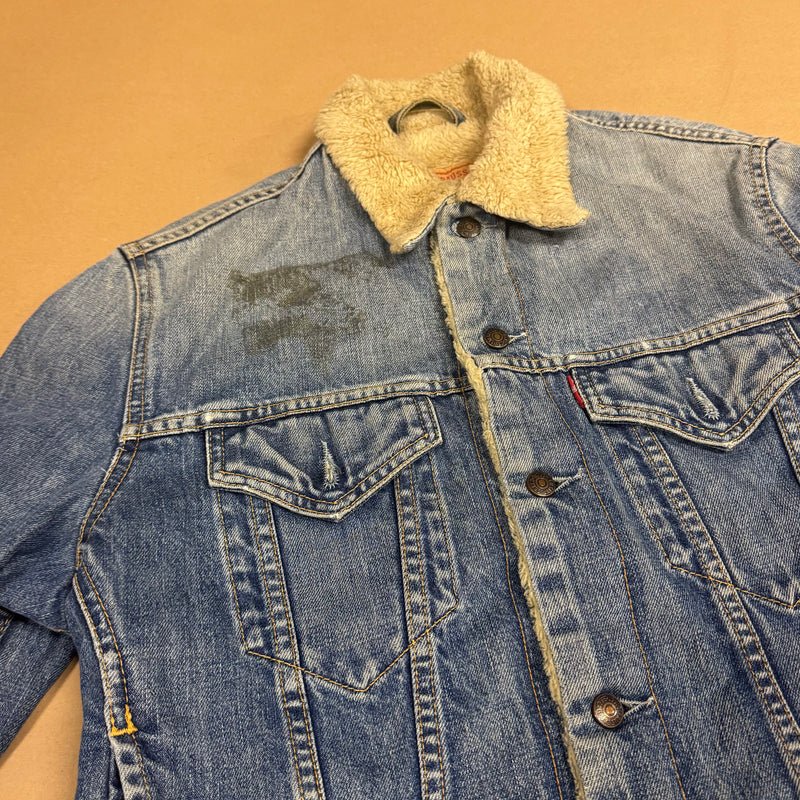 Detailansicht: Sourced limited accessories and clothes Levi Strauss vintage puffered denim jacket – Logo, Nähte oder Material