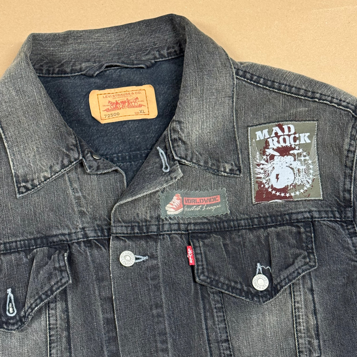 Levi Strauss vintage style black denim jeans jacket – Close-up 1
