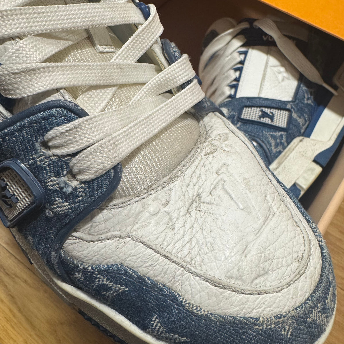 Louis Vuitton LV Trainer Monogram Denim White Blue – Close-up 3