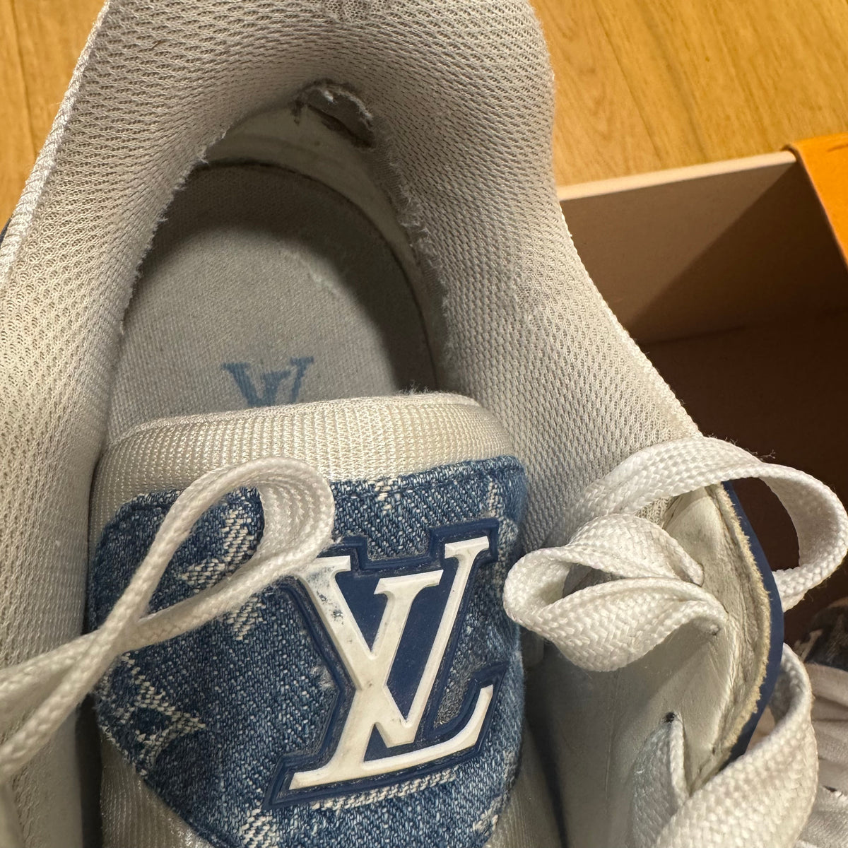 Louis Vuitton LV Trainer Monogram Denim White Blue – Close-up 5