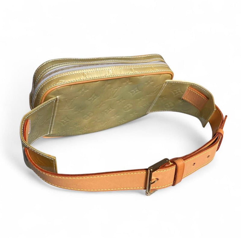 Detailansicht: Sourced limited accessories and clothes Louis Vuitton monogram vintage golden waist bag – Logo, Nähte oder Material