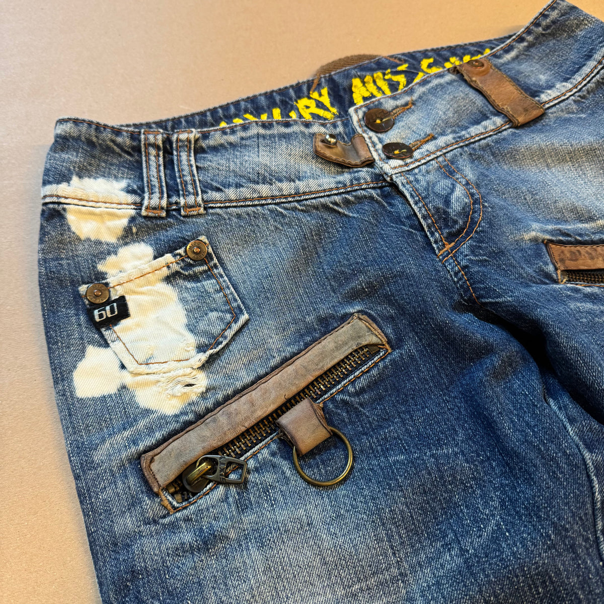 Luxury Miss Sixty vintage summer jeans – Close-up 1
