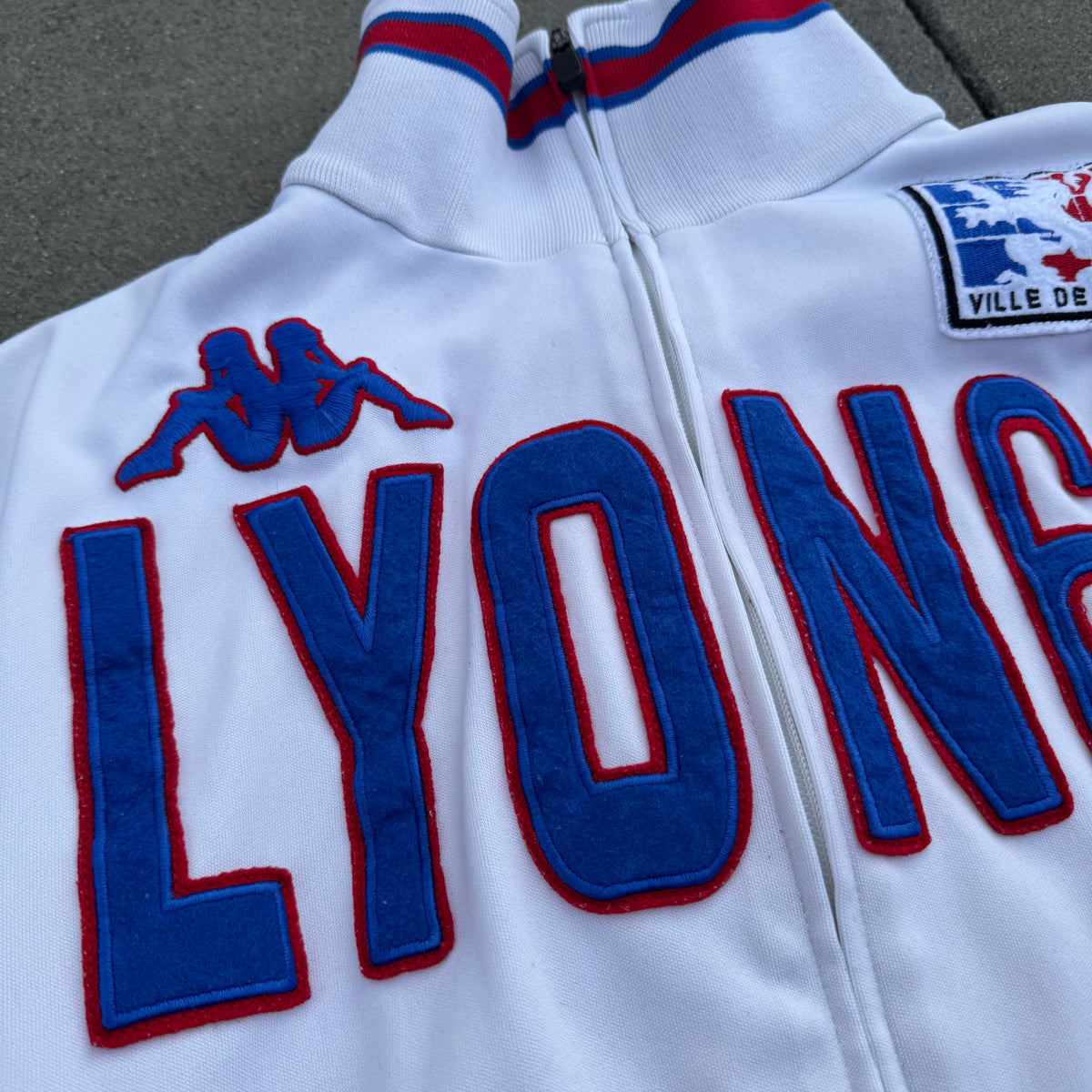 Lyon 69 Kappa white streetwear track jacket – Close-up 1