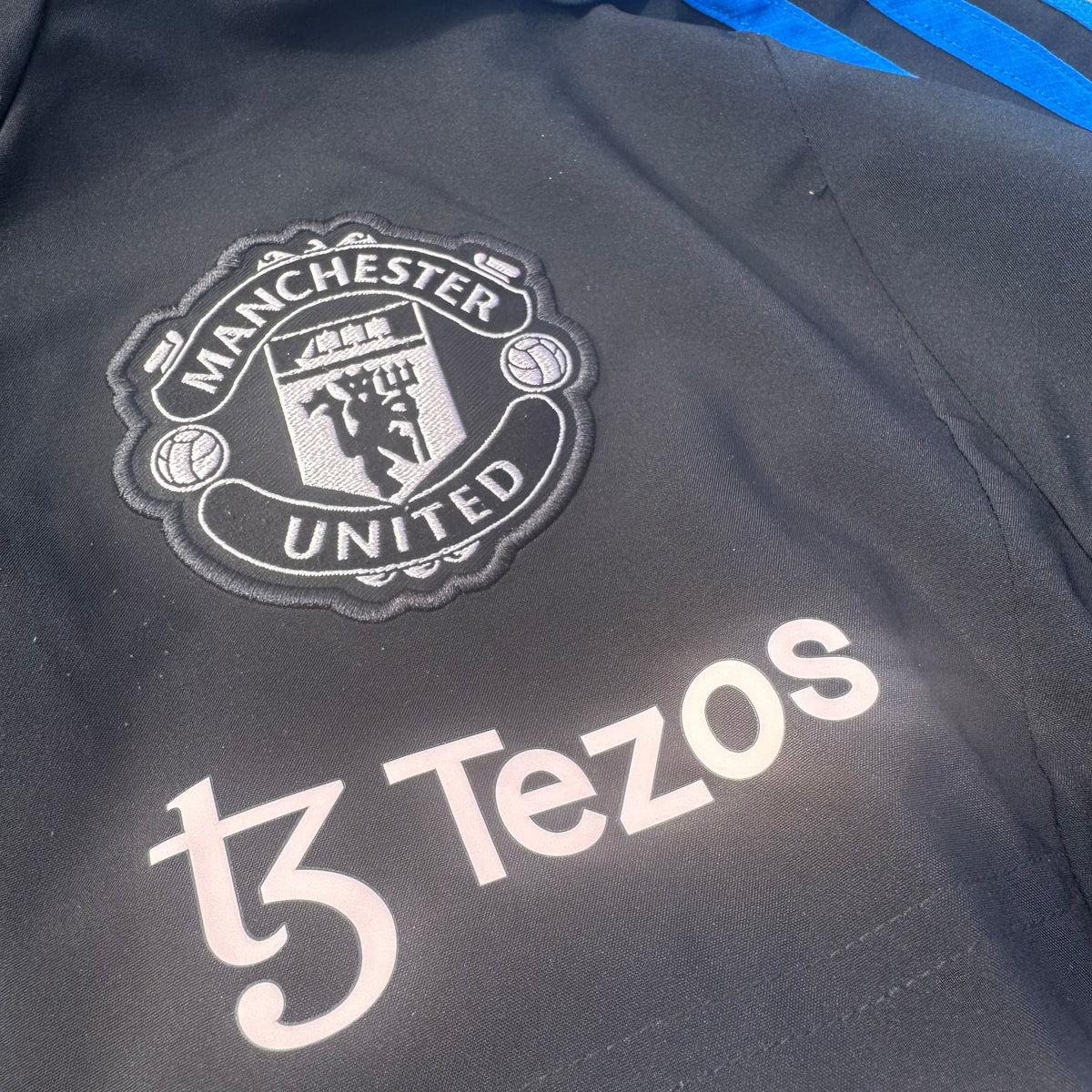 Manchester United vintage adidas track jacket – Close-up 2