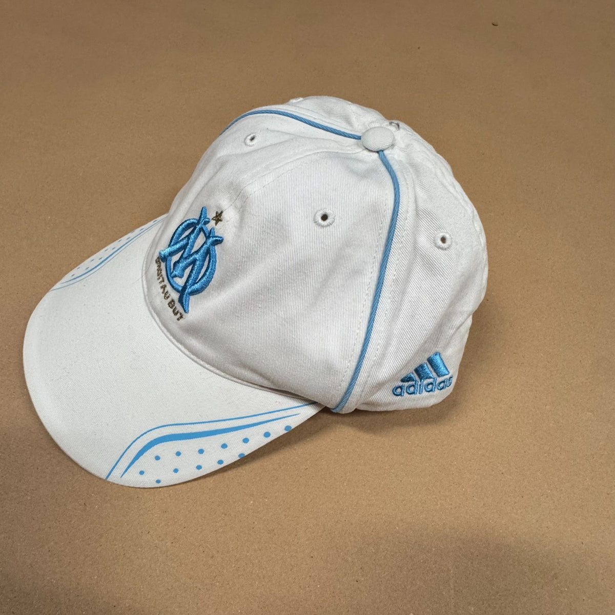 Marseille FC Adidas white cap – Close-up 1