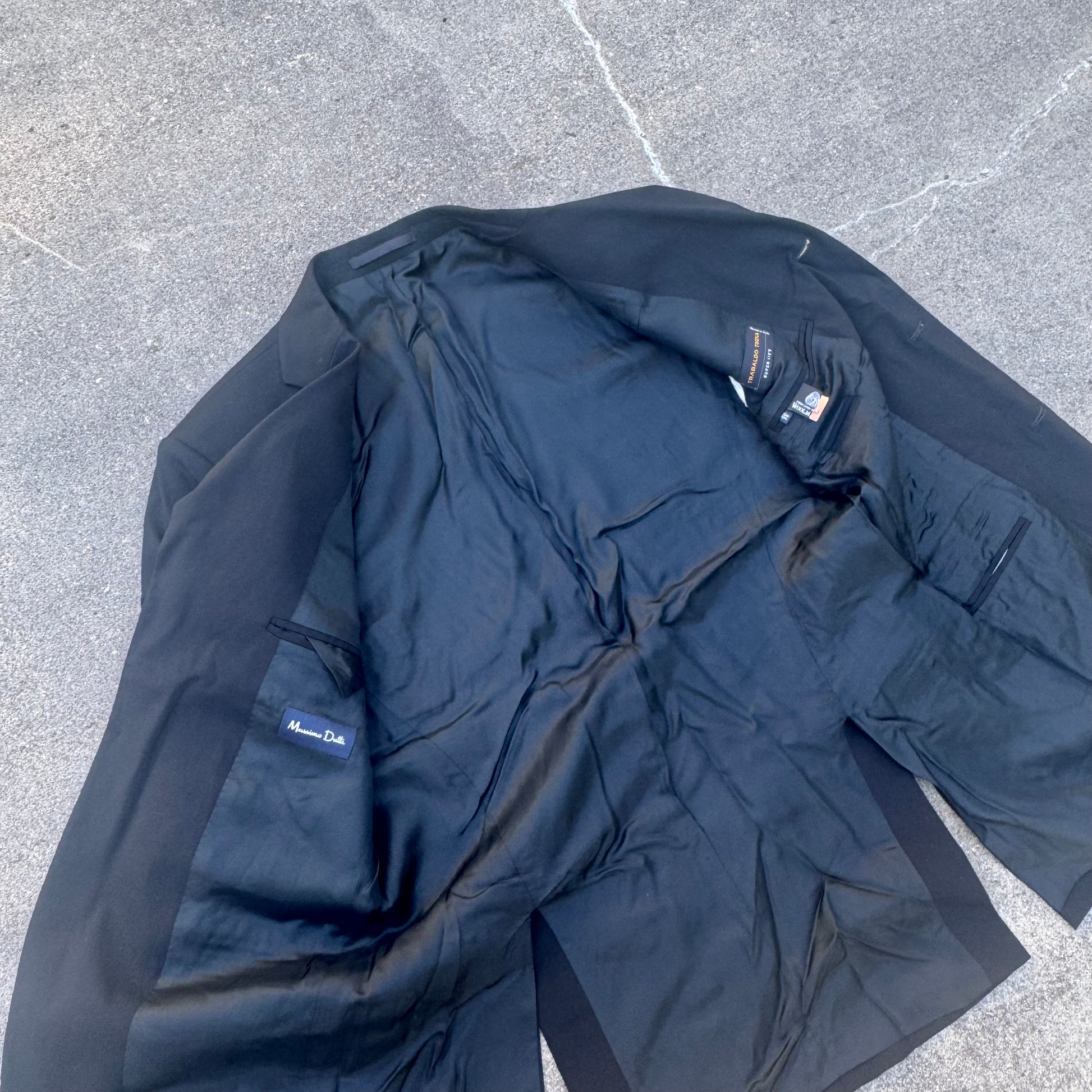 Massimo Dutti vintage black Woolmark blazer – Close-up 2