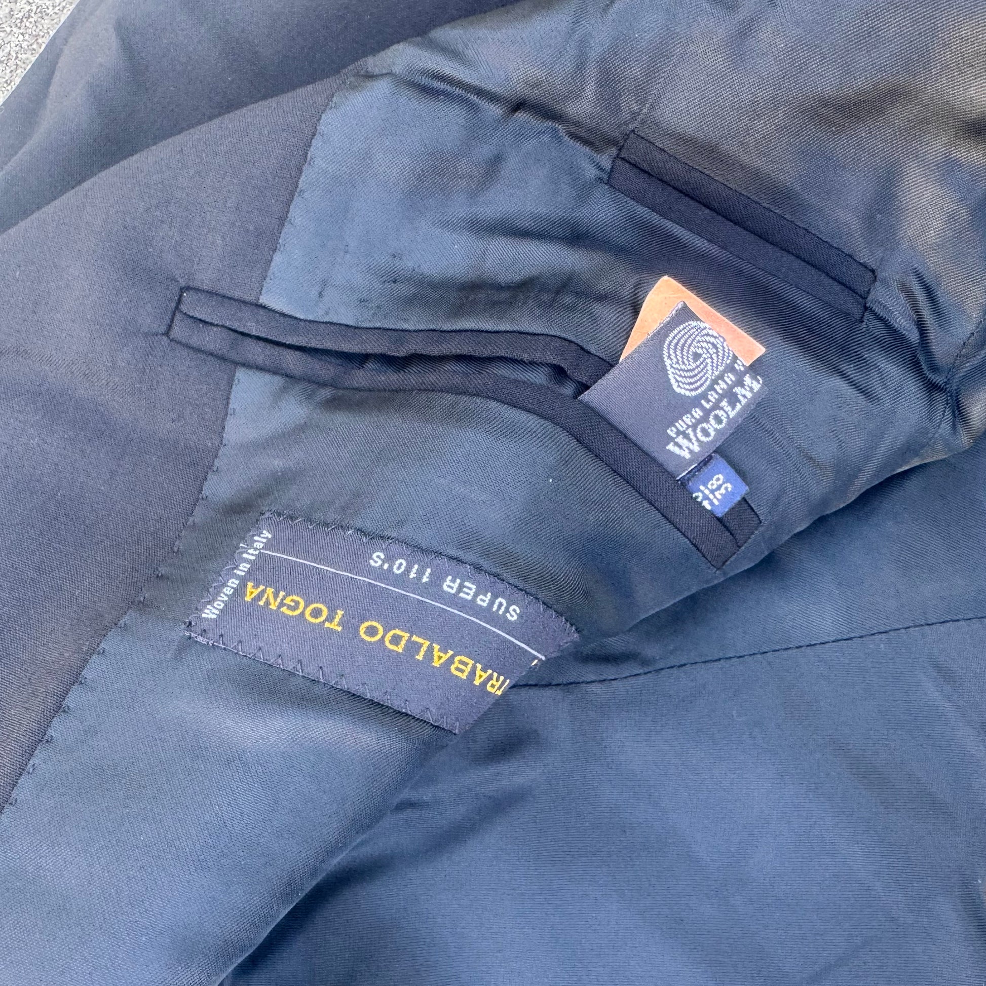 Massimo Dutti vintage black Woolmark blazer – Close-up 3