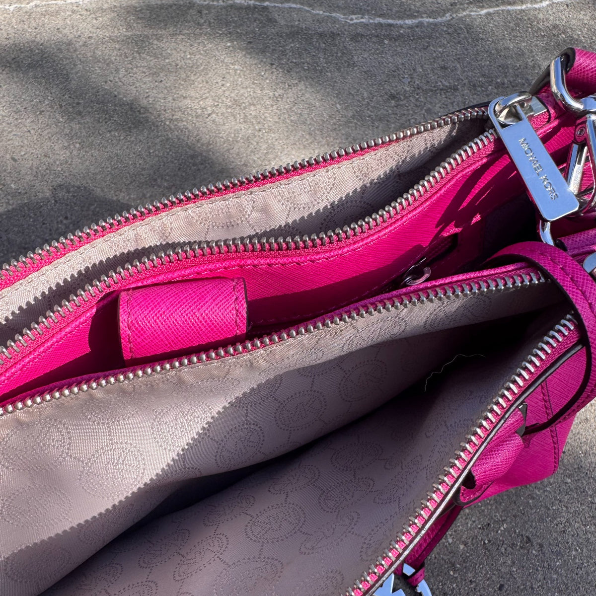 Michael Kors pink designer handbag – Close-up 3