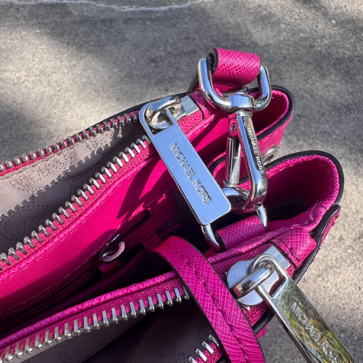 Michael Kors pink designer handbag – Close-up 4