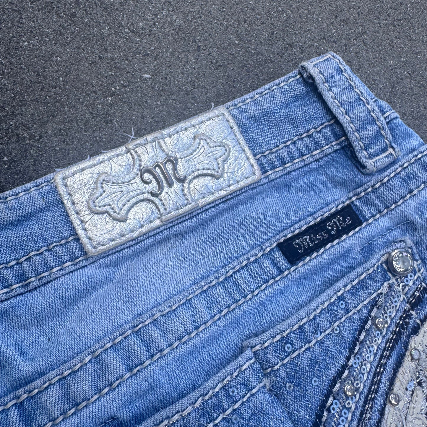 Miss Me angel y2k skyblue jeans – Close-up 2