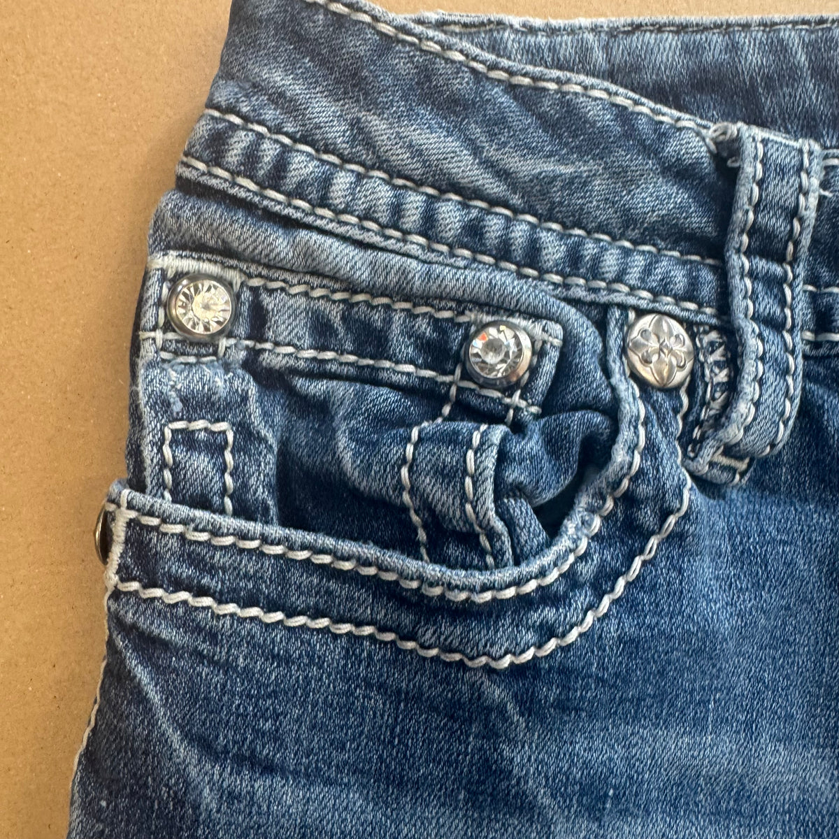 Miss Me embroidered vintage denim jeans – Close-up 6