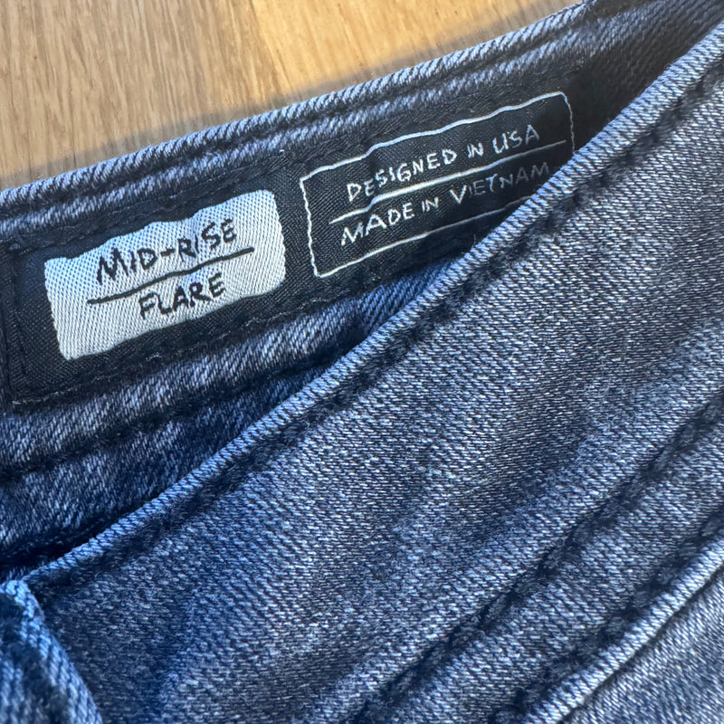Detailansicht: Sourced limited accessories and clothes Miss Me plain wide leg bootcut jeans – Logo, Nähte oder Material