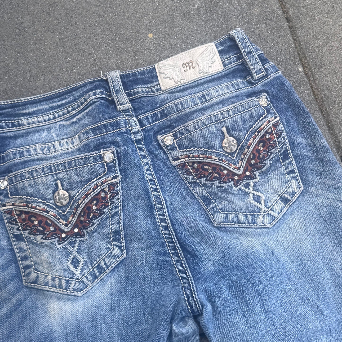 Miss Me y2k bootcut high waisted jeans – Close-up 1