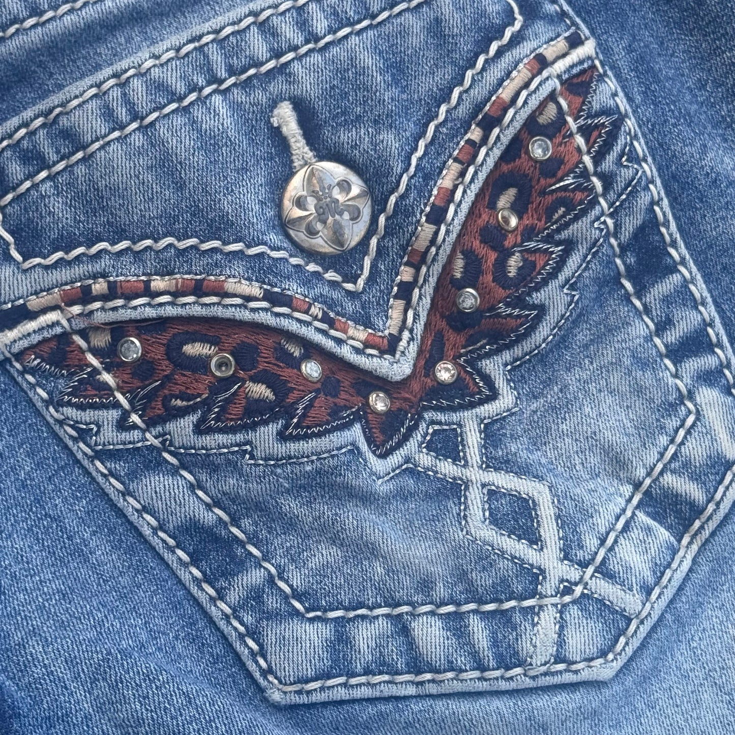 Miss Me y2k bootcut high waisted jeans – Close-up 3