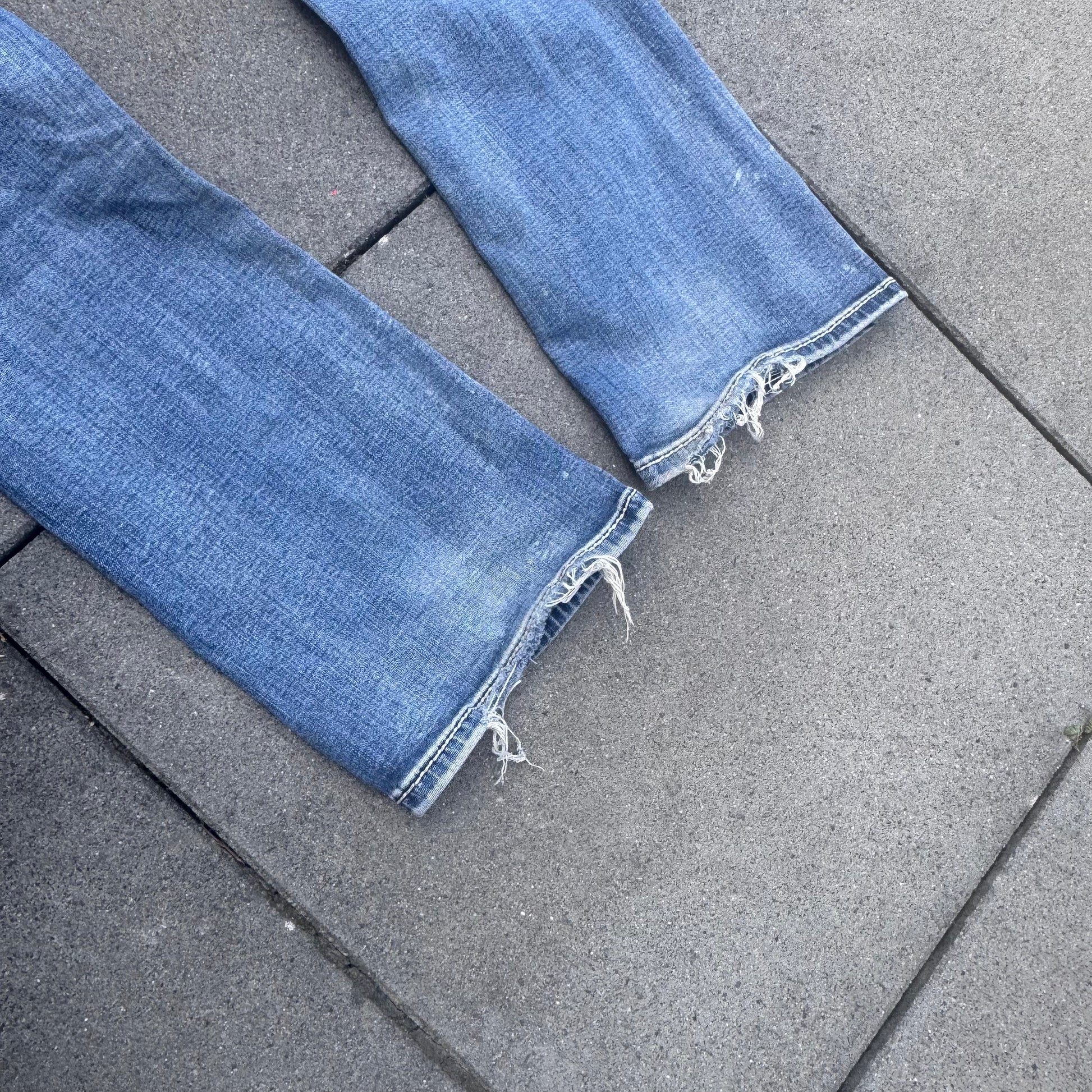 Miss Me y2k bootcut high waisted jeans – Close-up 4