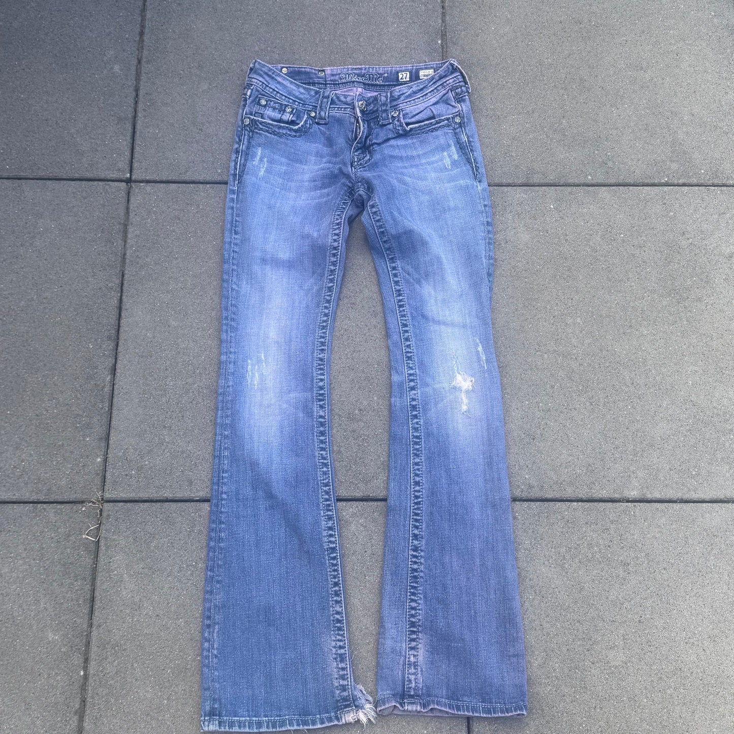 Miss Me y2k bootcut pink washed jeans – Close-up 4